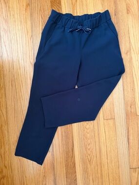 Lululemon On The Fly Crop Pants Navy Size 4